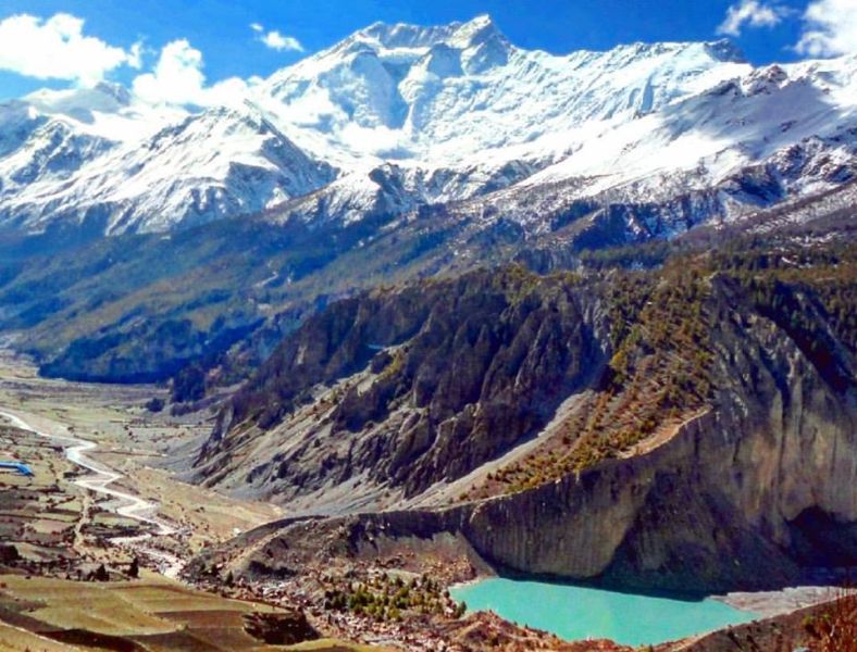 Annapurna Himal on ascent from Manang to Tharong La