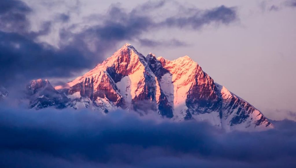 Sunset on Mount Lhotse ( 8516m ) - the world's fourth highest mountain