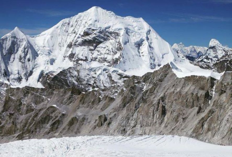 Mount Baruntse from  Mount Makalu