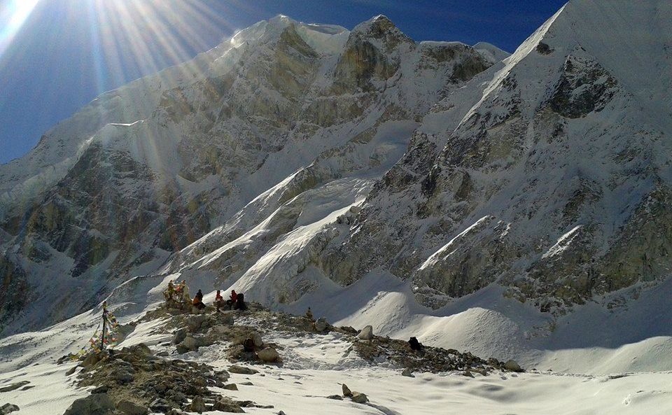 Peaks above the Larkya La