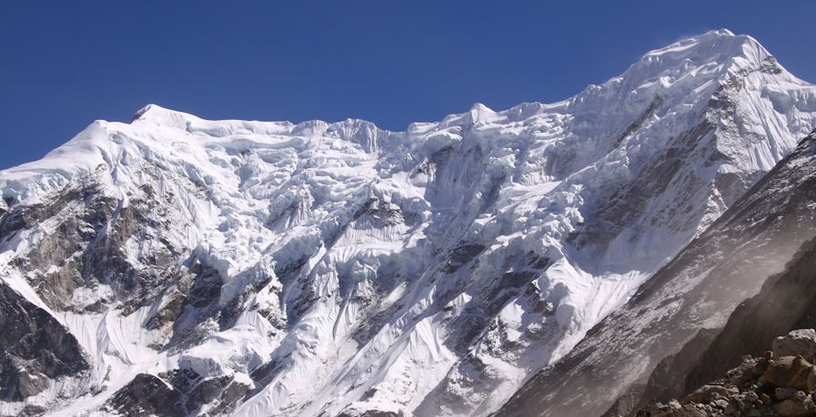 Parchamo / Parchoma ( 6273m ) and Mount Bigphero Go Char