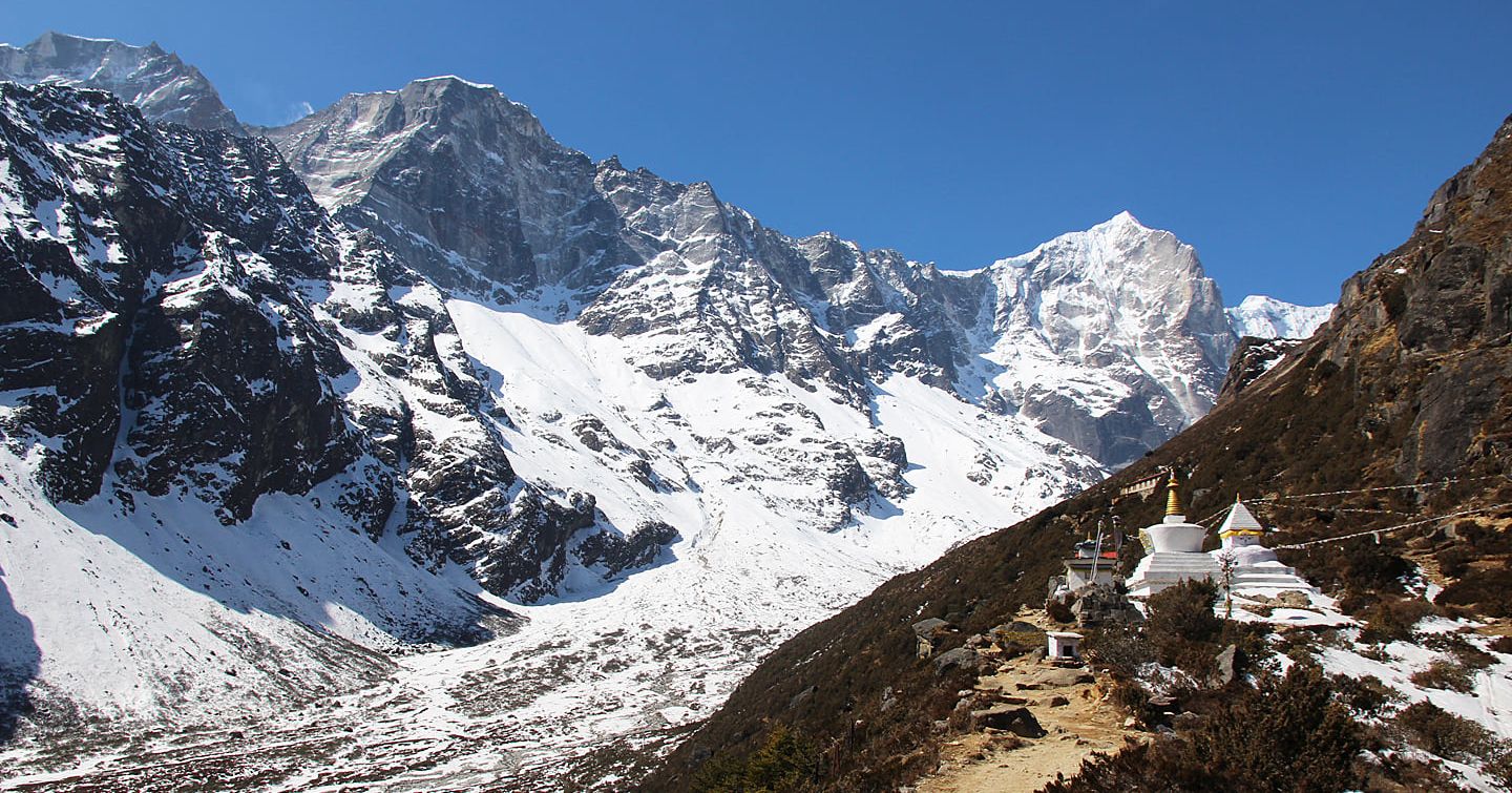 Tengkangpoche above Thame village