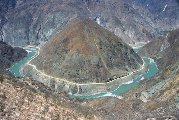 Bend in Yangtse River in Yunnan Province of SW China