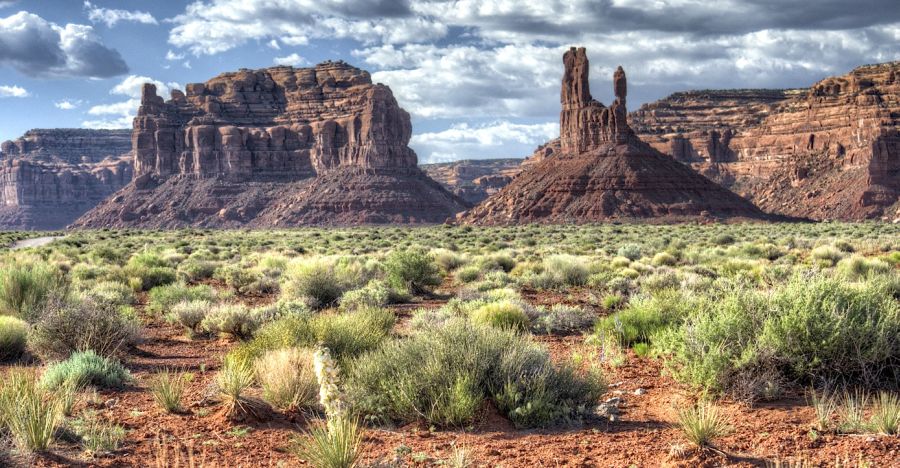 Valley of the Gods to the north of Monument Valley