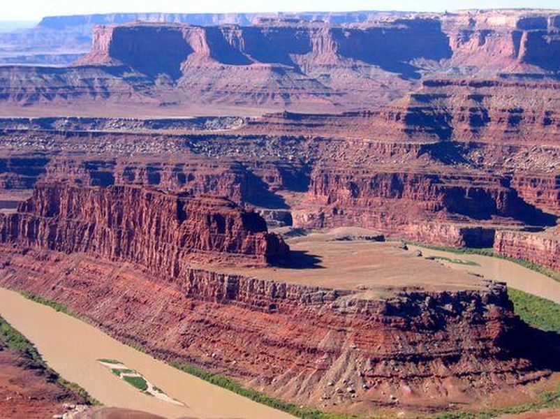 Horseshoe Bend in Colorado River from Dead Horse Point on " Island in the Sky "