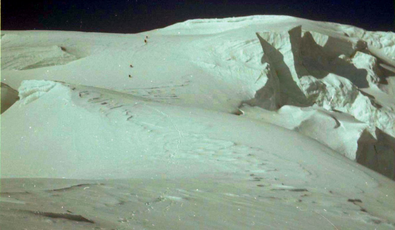 Climbing snow slopes bypassing ice cliffs