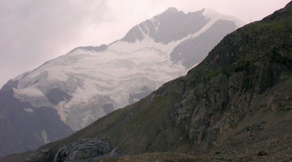 Piz Bernina ( 4049 metres ) in the Italian Alps