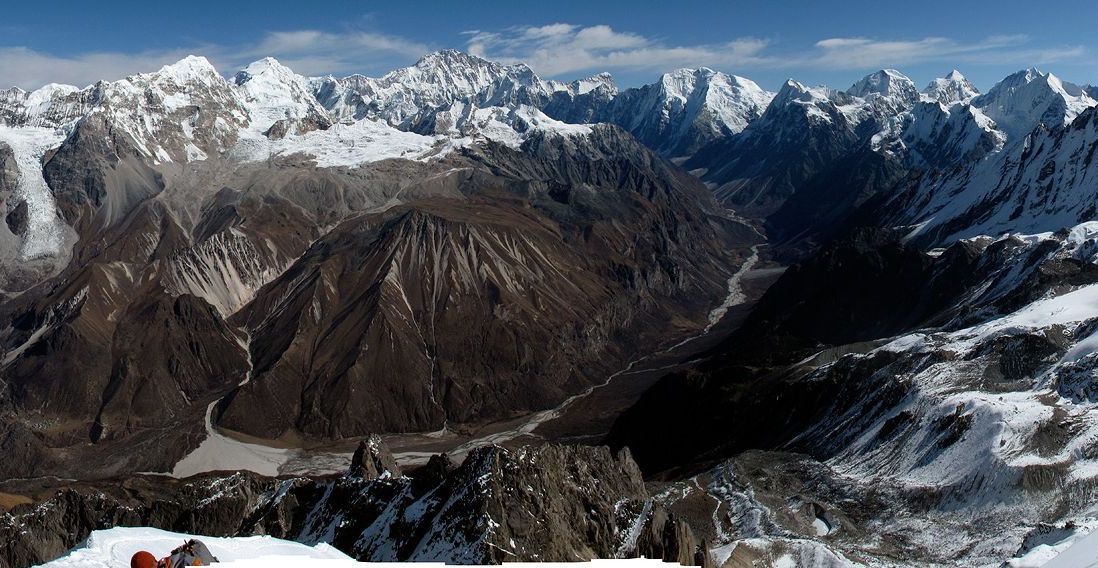 Mount Langshisa Ri, the Jugal Himal and Mount Ganchempo from Yala Peak
