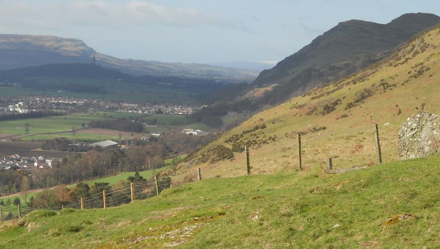 Gargunnock Hills and Myreton Hill on ascent of Ben Cleuch