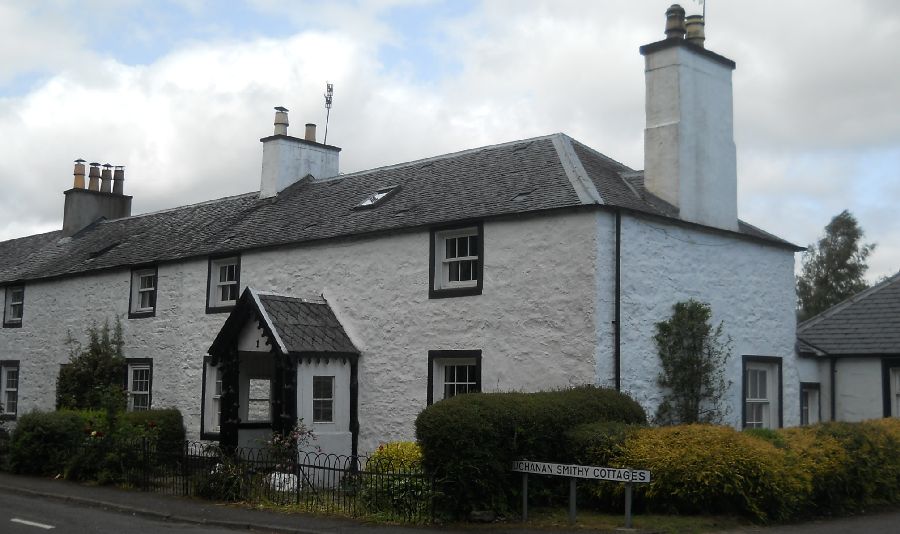 Cottages at Buchanan Smithy on the road from Drymen to Balmaha