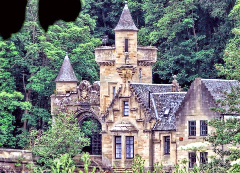 Gatehouse and Mauldslie Bridge over the River Clyde