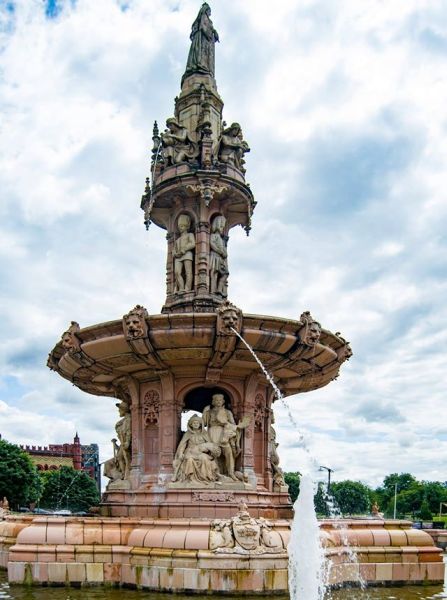 Doulton Fountain in Glasgow Green