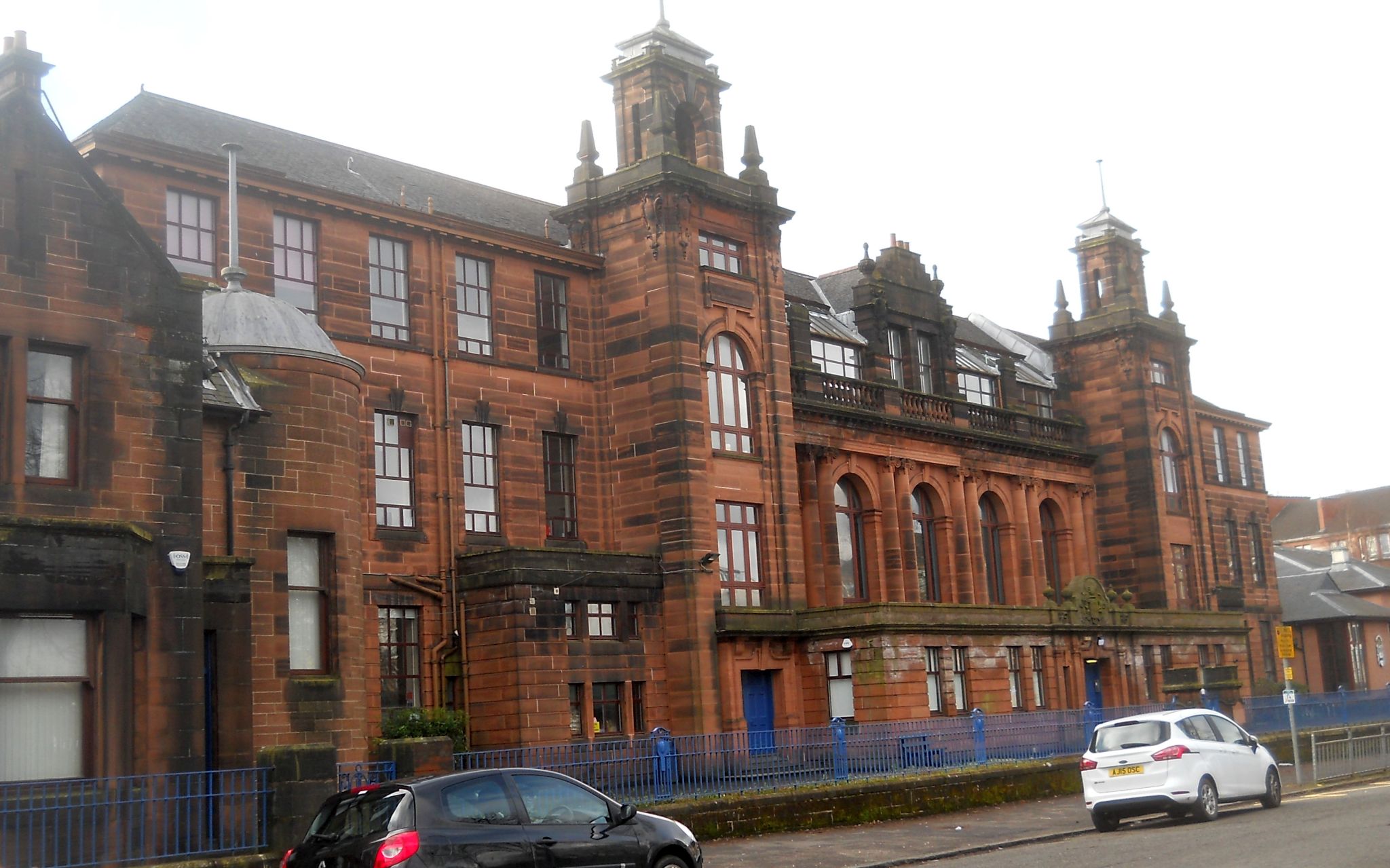 Hutchesons' Grammar School ( "Hutchie" ) in Kingarth Street