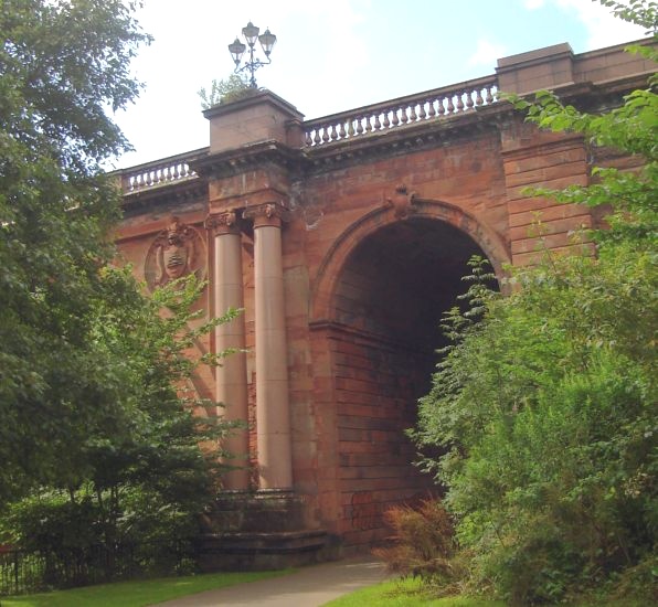 Kirklee Bridge ( b1899-1900 ) over the River Kelvin