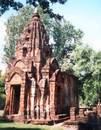 Photo Gallery of City of Uttaradit and Si Satchanalai Historical Park in Northern Thailand 